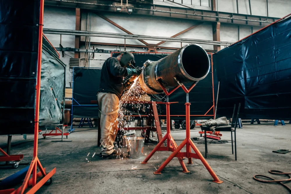 welder-wearing-a-protective-helmet-and-welding-ste-2025-02-08-23-35-04-utc