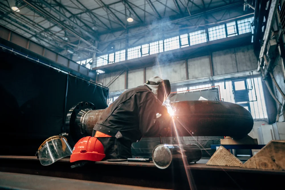 worker-with-protective-equipment-welding-pipe-in-m-2025-02-06-05-10-29-utc